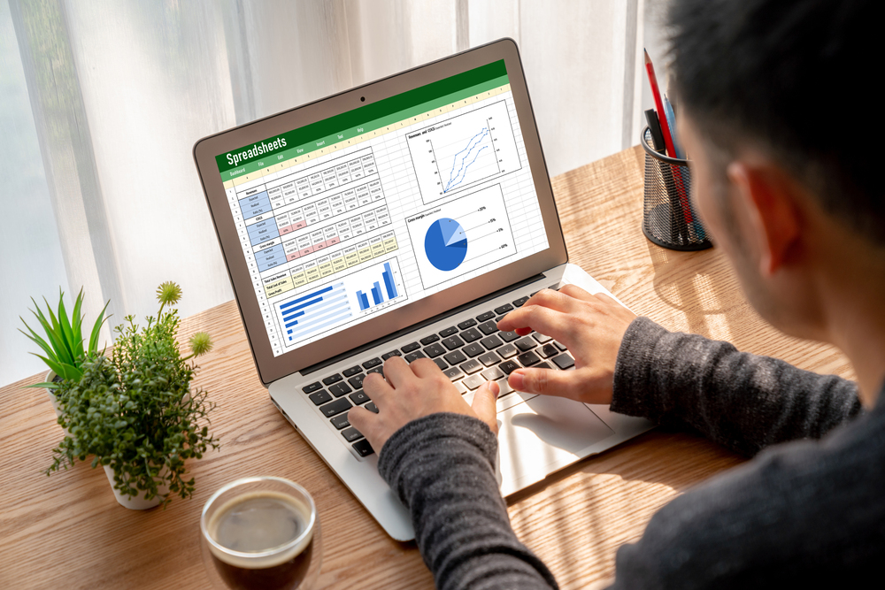 excel-hombre-trabajando